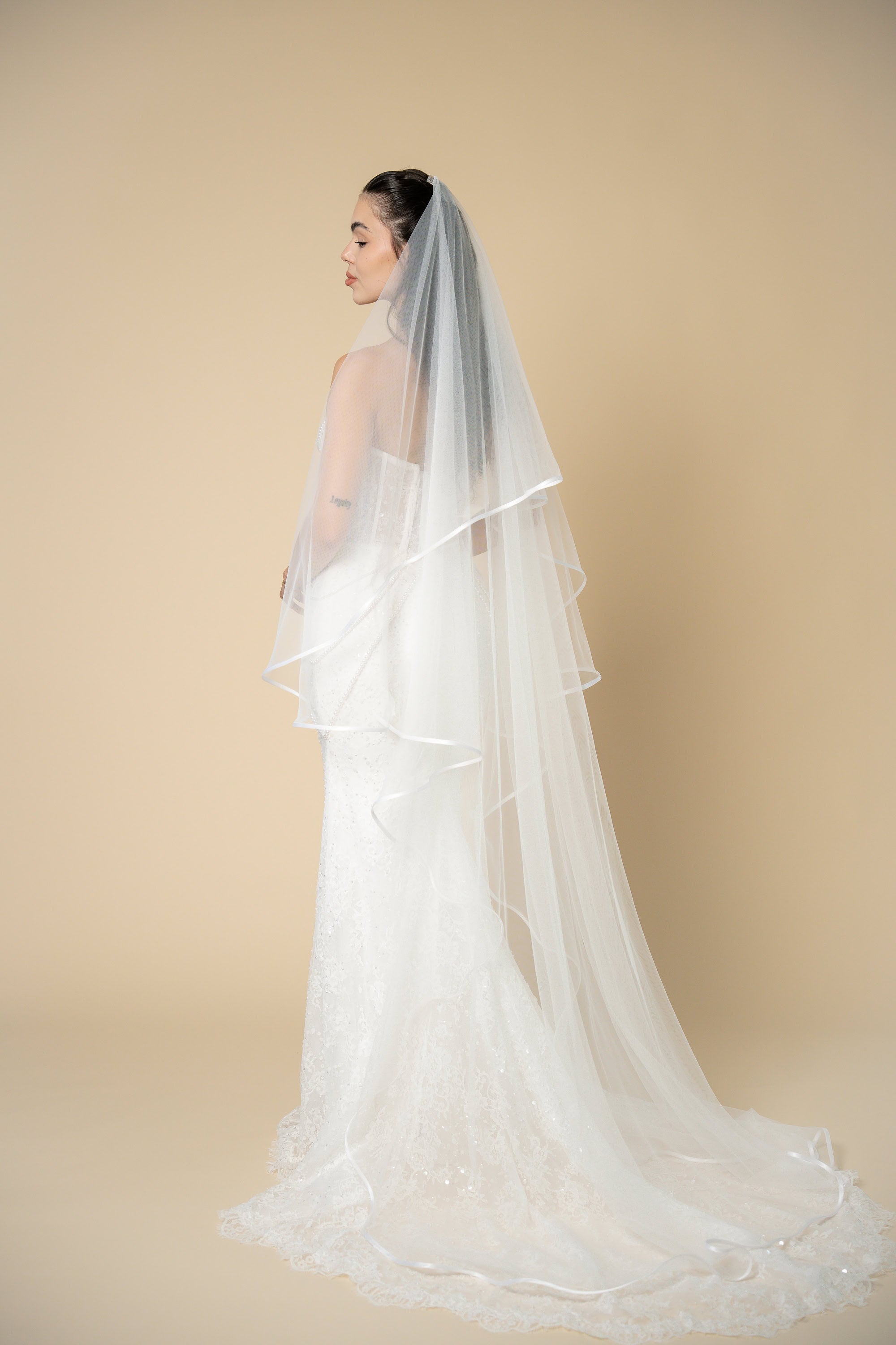 Close-up of the Vivian bridal veil highlighting the delicate white satin trim along the edge by Aoura Veil